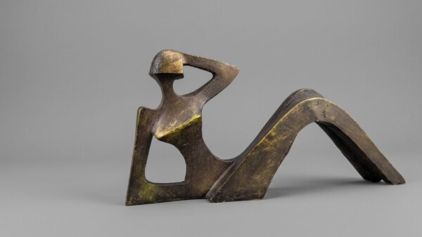 Escultura Mulher Abstrata